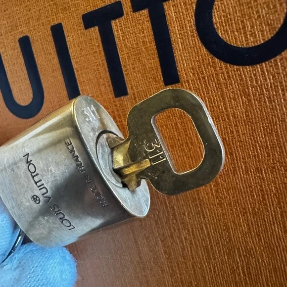 Louis Vuitton vintage lock and key set makes a beautiful gift comes with charm - Picture 5 of 12